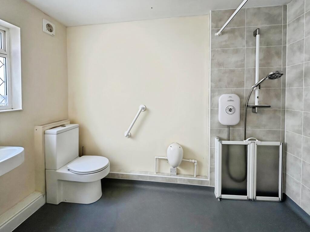 House in Nuneaton and Bedworth, Grove Farm, Stockingford - View 5
