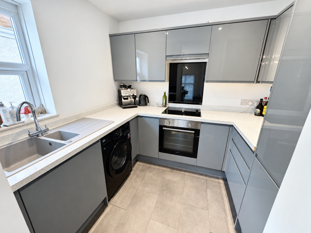 Apartment in Christchurch, Southbourne, Bournemouth - View 4