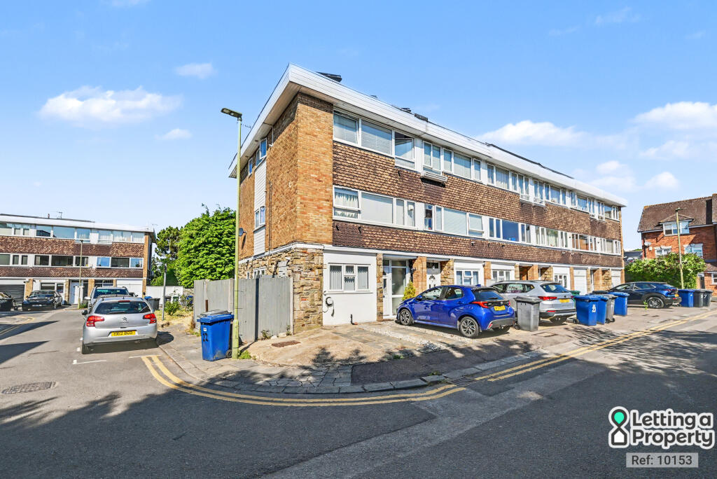 Main image of property: Stanhope Gardens, London, Greater London, NW7 2JD
