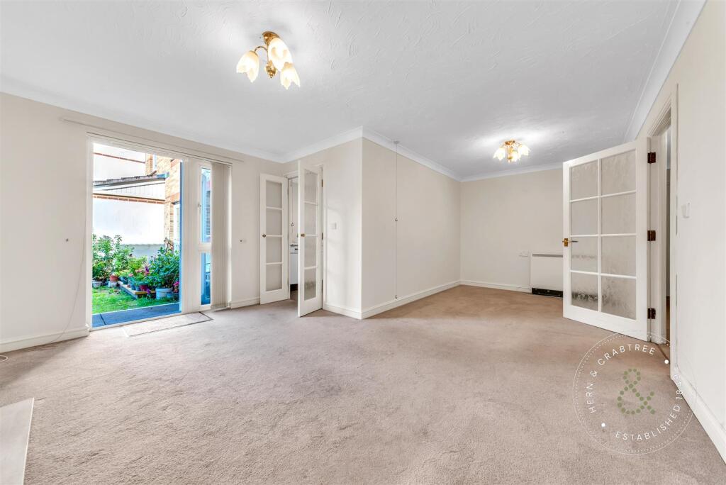 Apartment in Cardiff, Fairwater - View 3