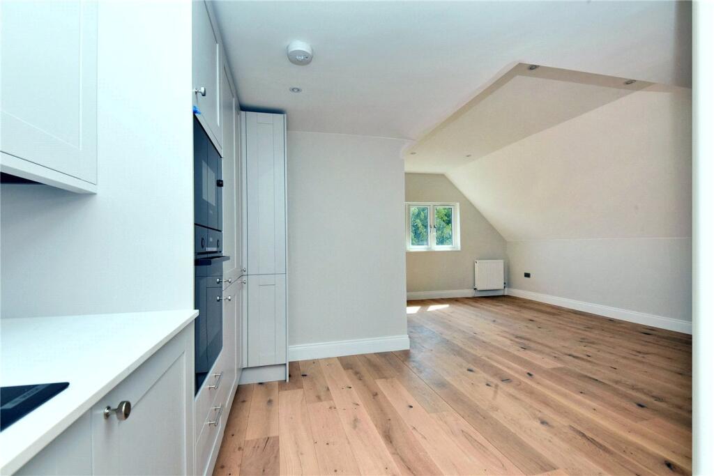 Apartment in Sutton - View 5