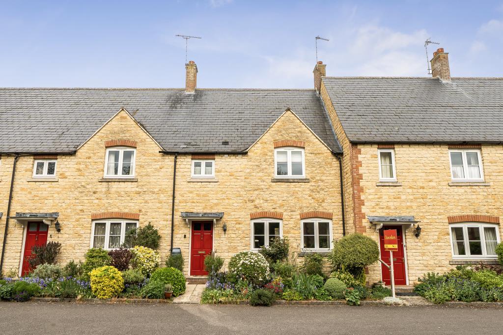 Main image of property: Gloucester Court Mews, High Street, OX28