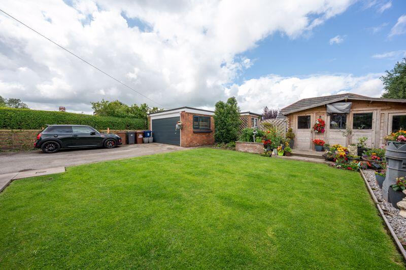 534 Leyland Lane, Leyland PR25 1LA photo 2