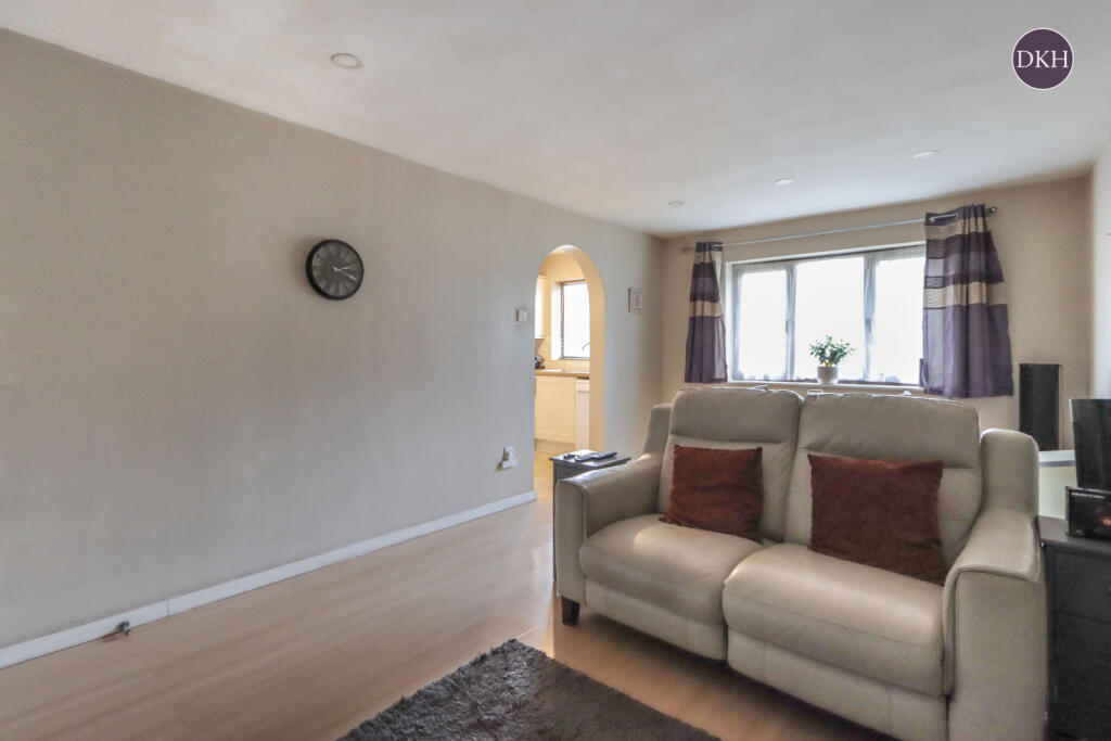 Apartment in Watford, North Watford - View 4