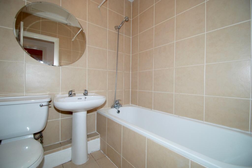 Apartment in Southall - More