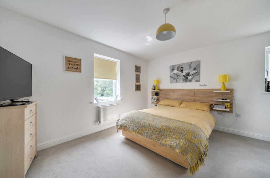 House in Bracknell - More