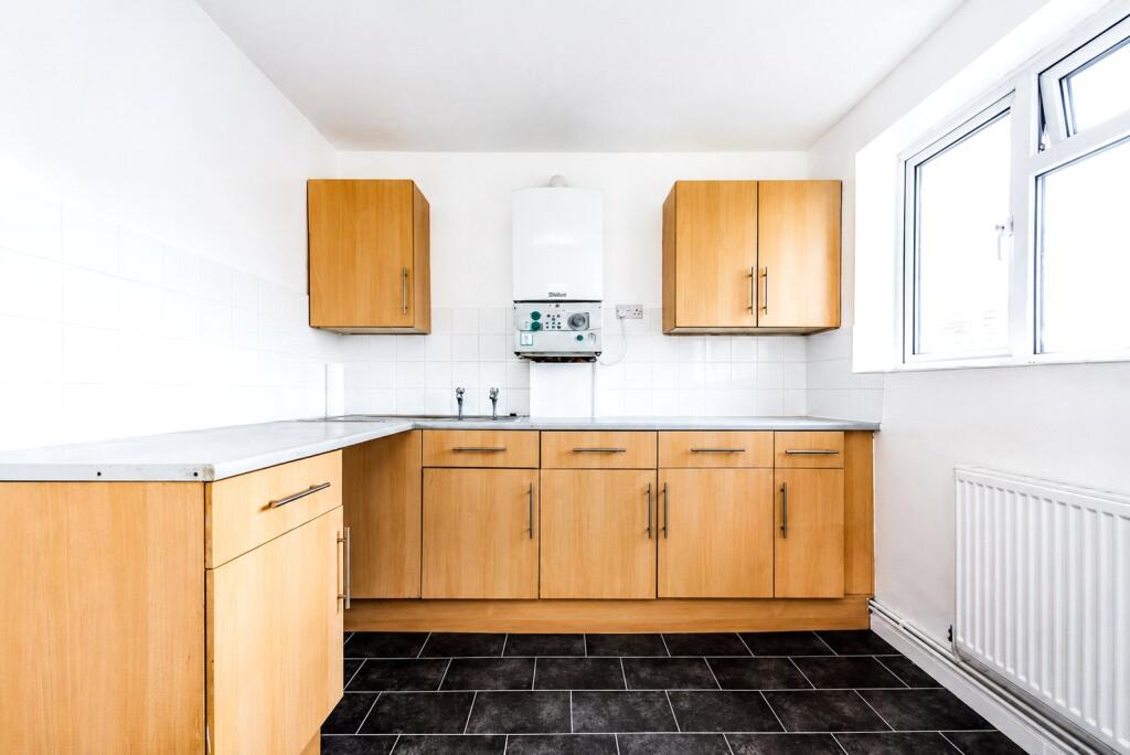Apartment in Rainham - View 3