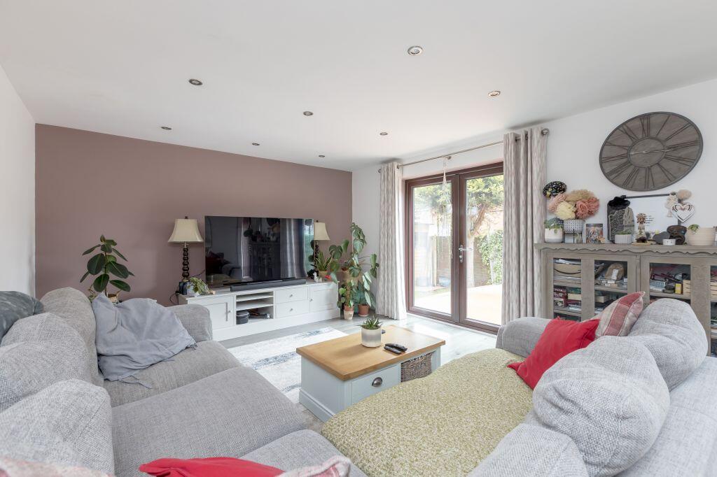 Main image of property: 76 Mucklets Crescent, Musselburgh, EH21 6SS