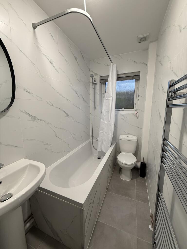Apartment in Nottingham, Hyson Green - View 3