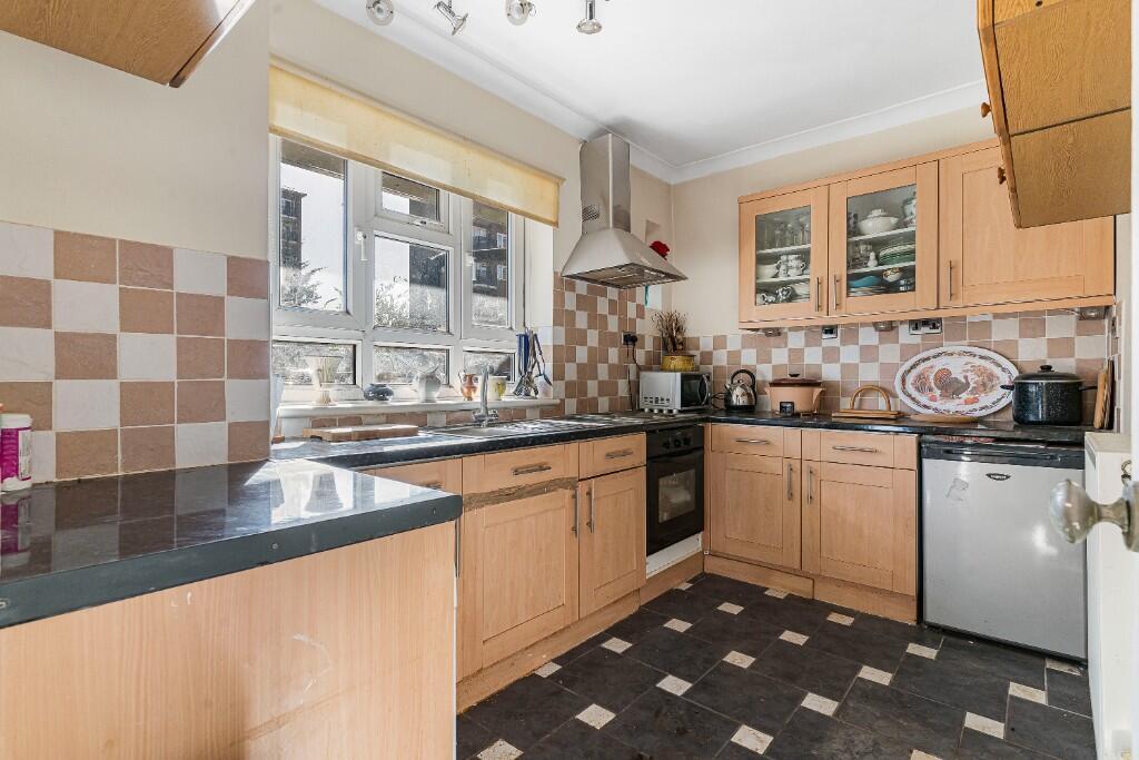 Flat 4, Witley House, Redlands Way, London, Greater London SW2 3LR photo 4