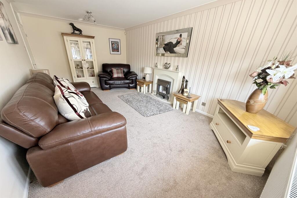 Monkswood Close, Callands, WA5  9SE photo 4