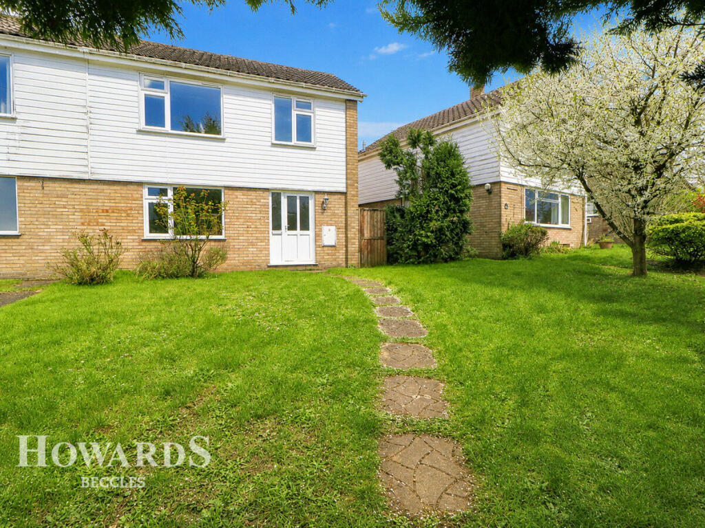 3-bed semi-detached on Beccles Road, Thurlton, £210,000