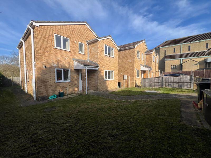 5 bedroom detached house for rent