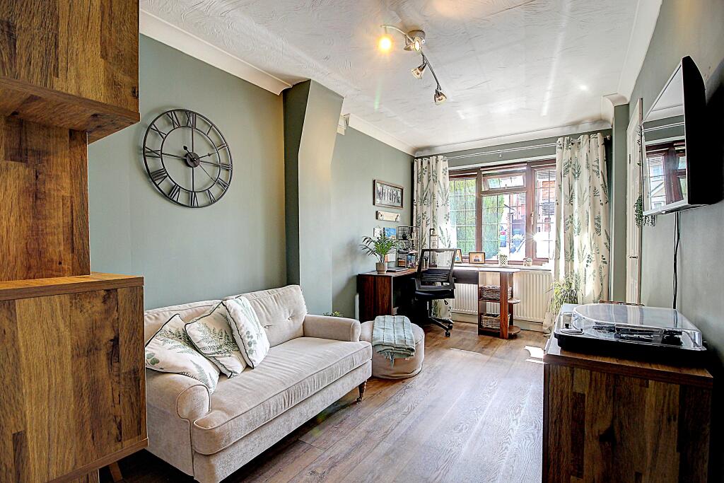 House in Basingstoke and Deane, Hatch Warren - View 5