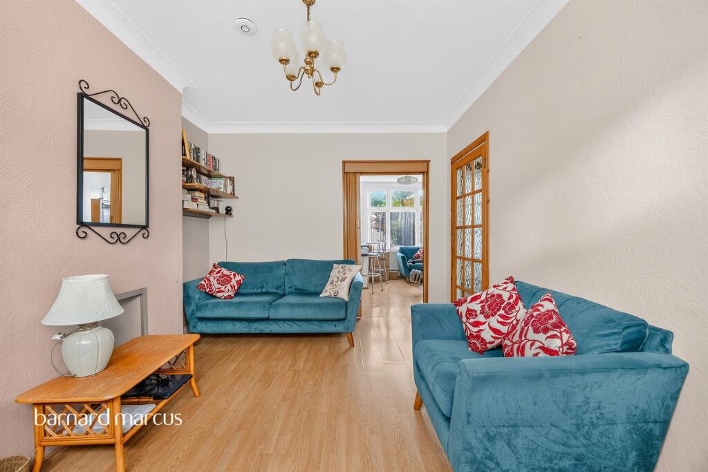 House in Croydon - View 4