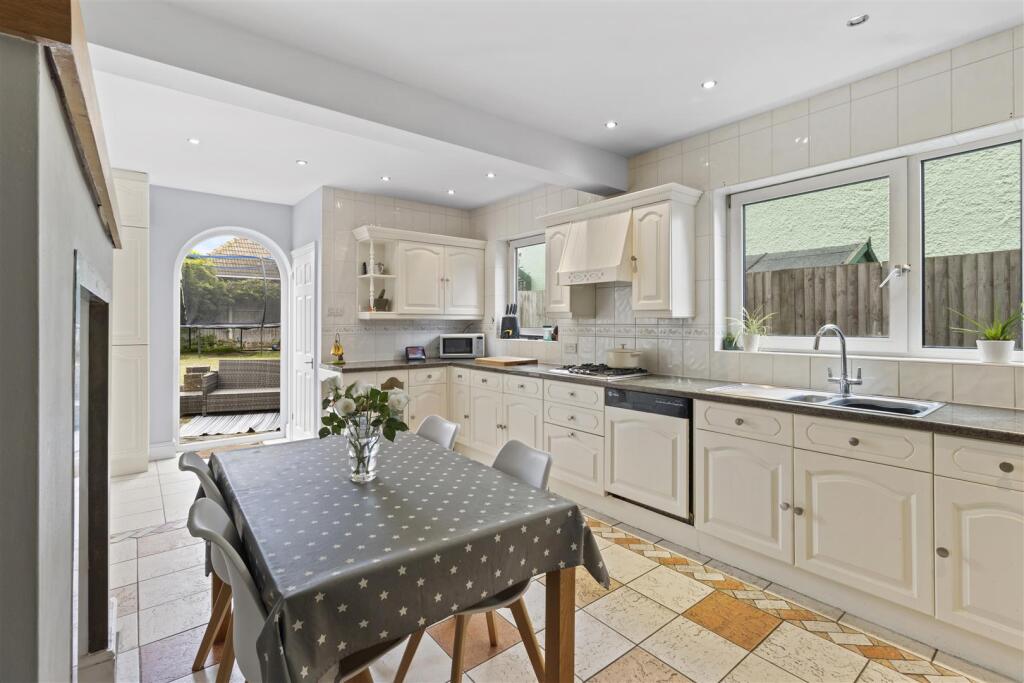 Milldown Road, Seaford photo 3