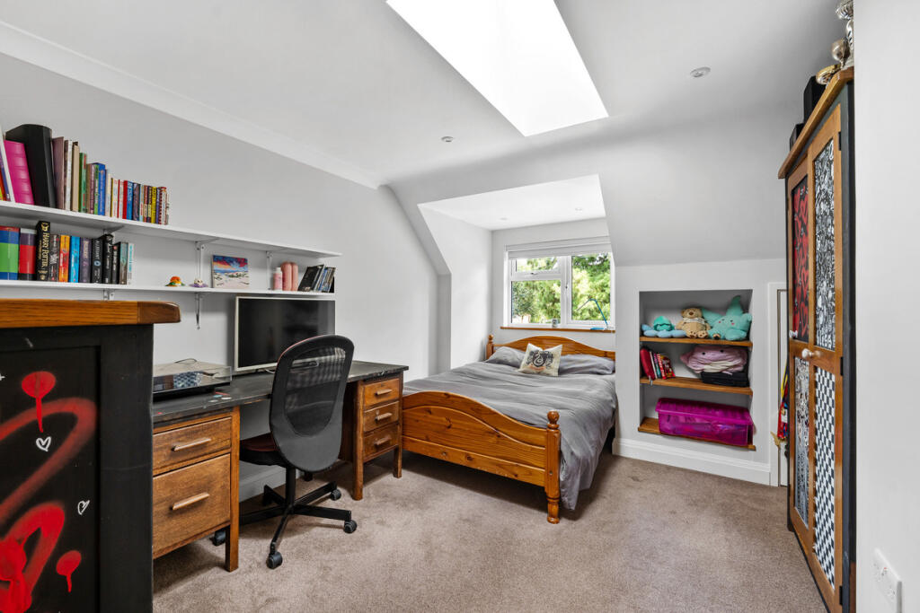 House in Tandridge, Church Town, Godstone - View 5