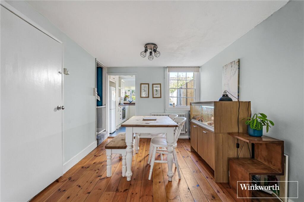 House in Sunningdale, Windsor and Maidenhead - More