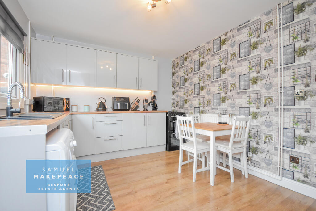 House in Stoke-on-Trent - More