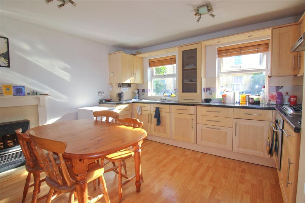 Apartment in Bath, Trowbridge - View 2