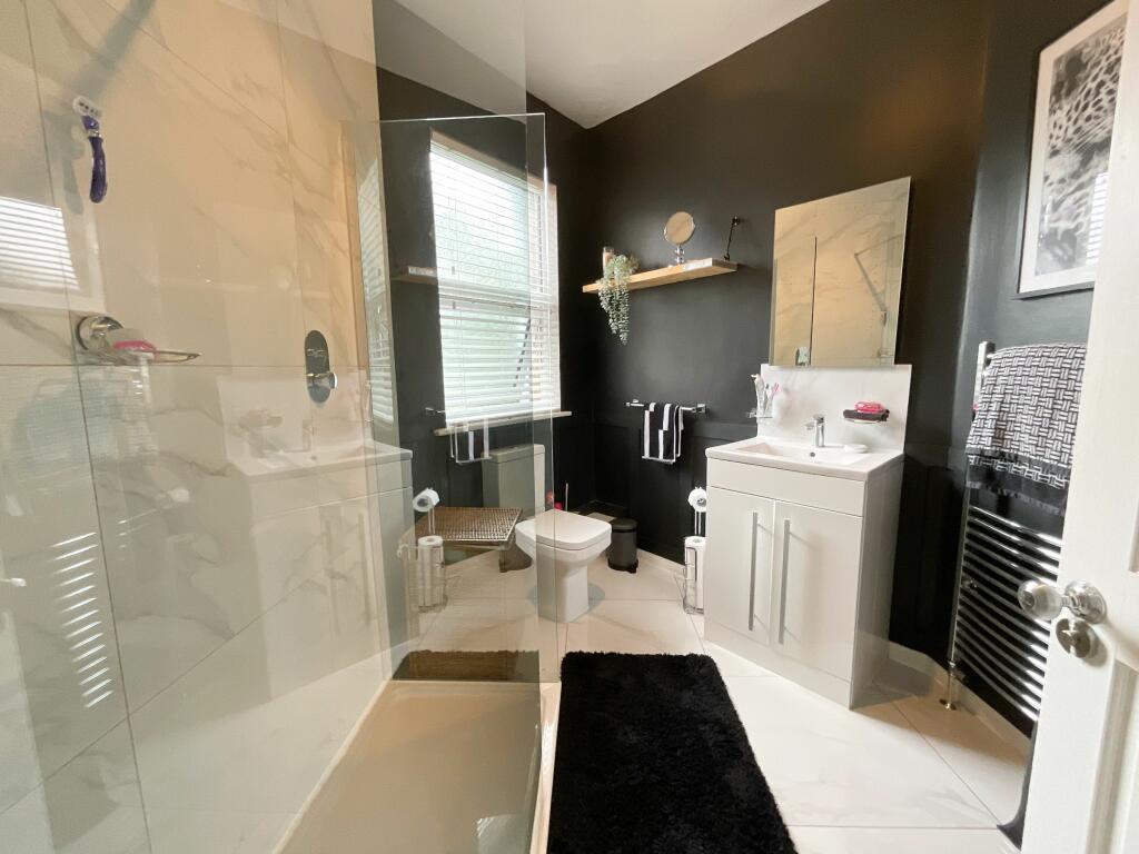 Apartment in Southend-on-Sea, Essex - View 4