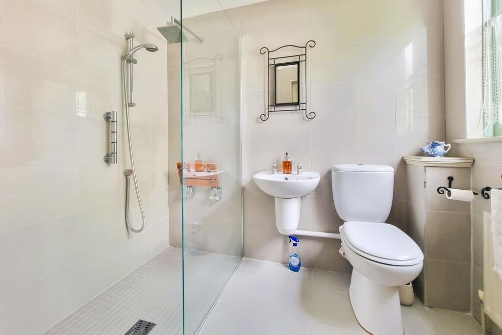 House in Havant, Hampshire - View 5