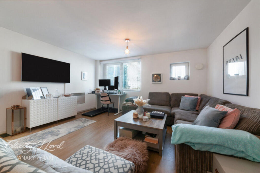 Apartment in London, St John's Estate, Isle of Dogs - View 5