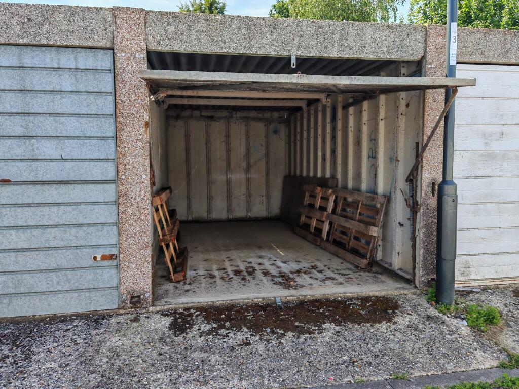 Garage 7 Hepplewhite Close, Broadfield, Crawley, West Sussex, RH11 photo 4
