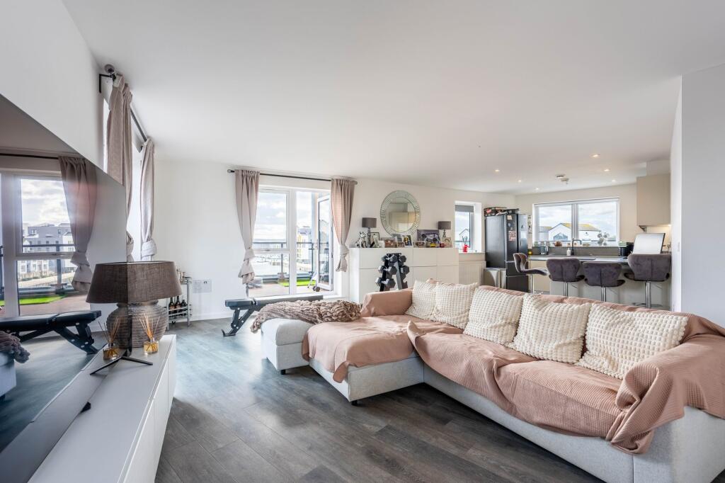 Apartment in Gillingham, St. Marys Island - View 2