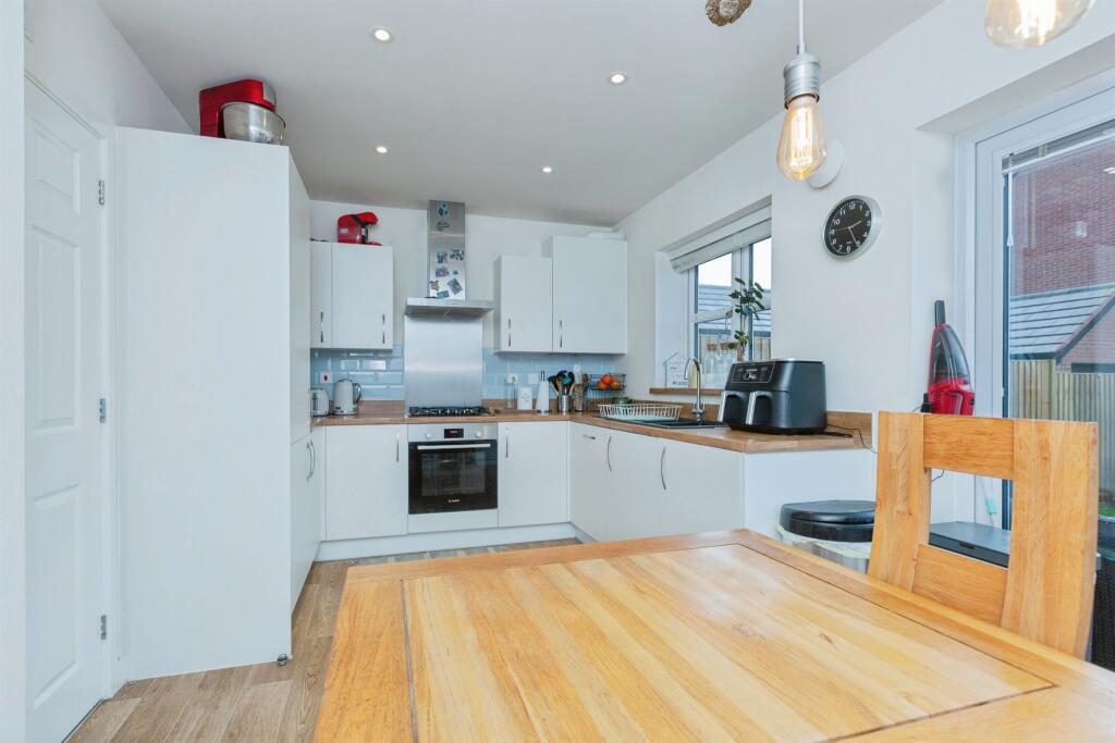 Tollgate Close, Oadby, Leicester photo 4