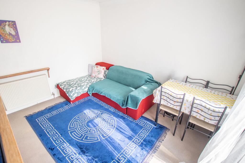 Apartment in Guildford, Bellfields - View 4