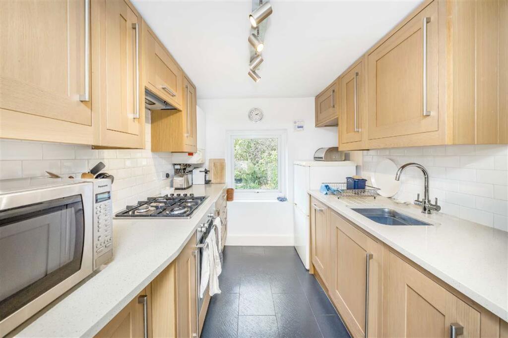 Apartment in London - View 5