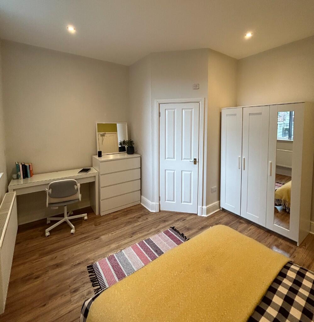 Main image of property: Lincoln Grove, Manchester, Greater Manchester, M13