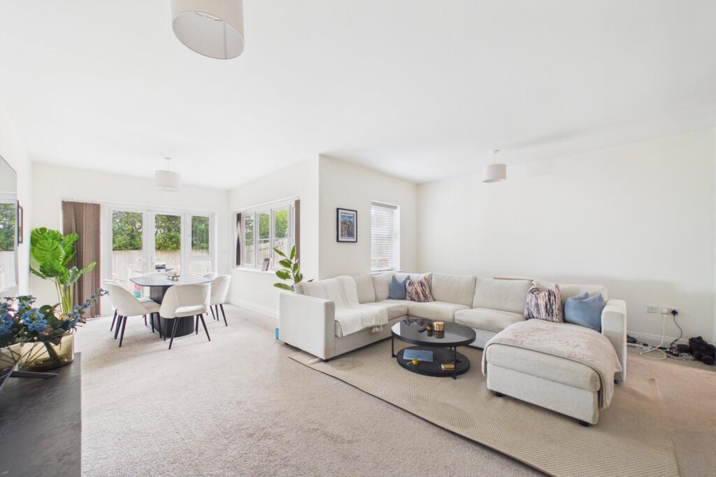 House in Binfield, Temple Park - View 4