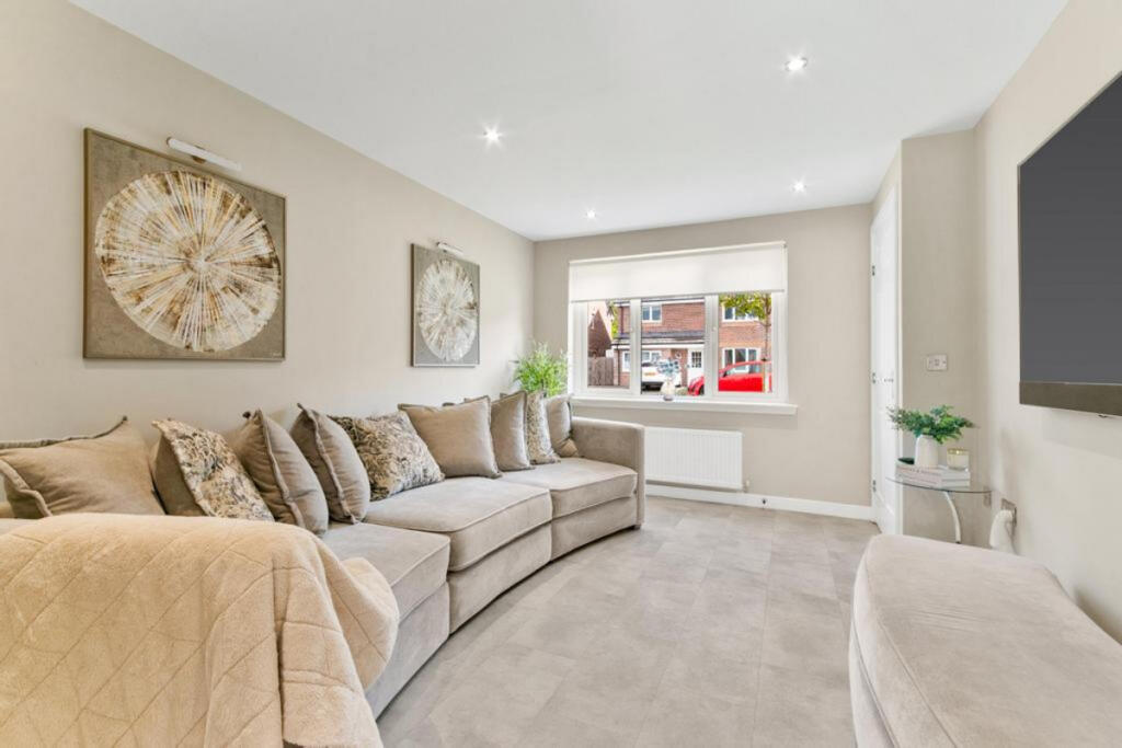 House in Glasgow, Thistlebank, Darnley - View 2