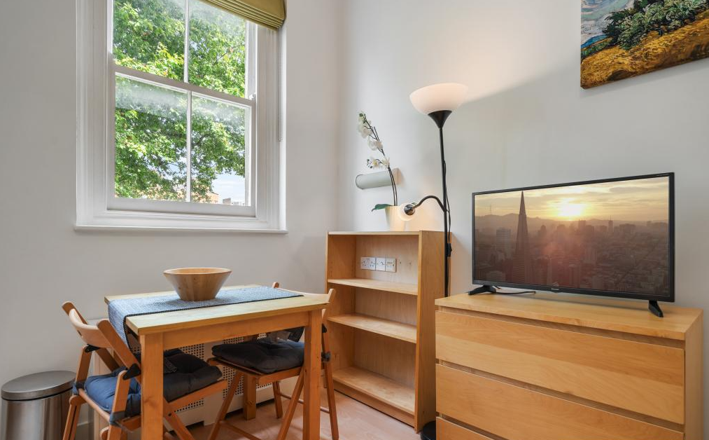 Apartment in London, Royal Borough of Kensington and Chelsea - More