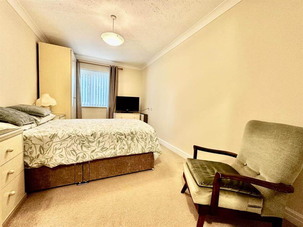 Apartment in Knutsford, Cheshire East - View 4