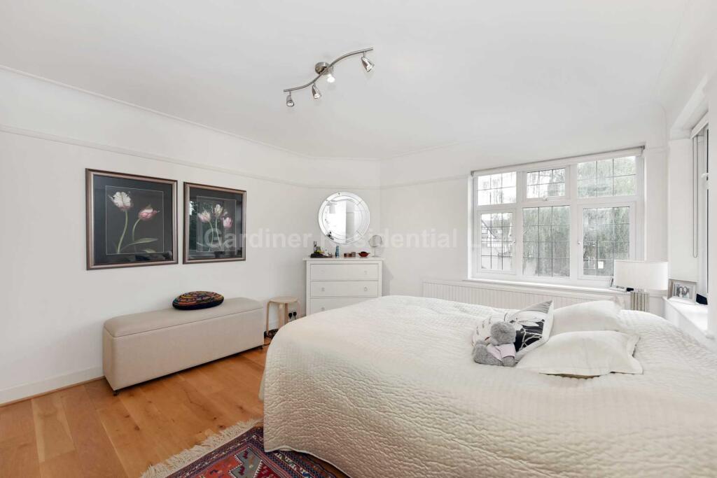 Apartment in London - View 5