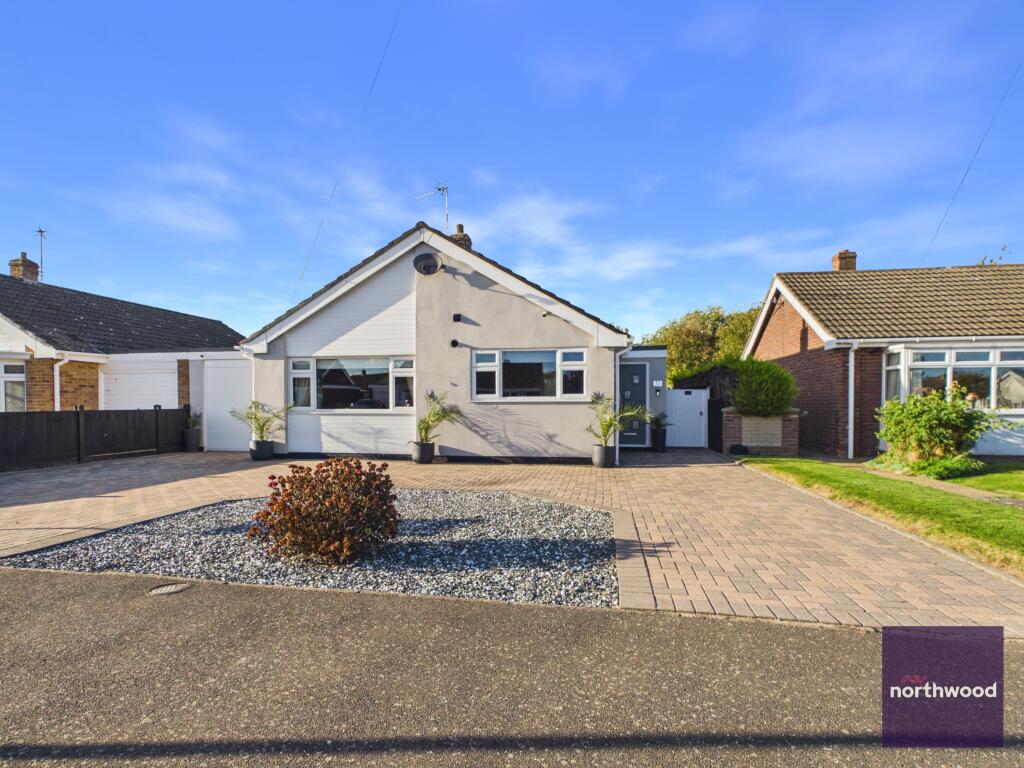 2-bed bungalow on Kipling Drive, Sandilands, LN12, £285,000