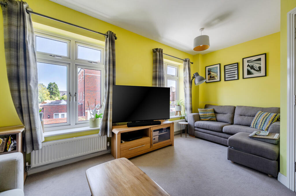House in Woodley, Wokingham - View 2