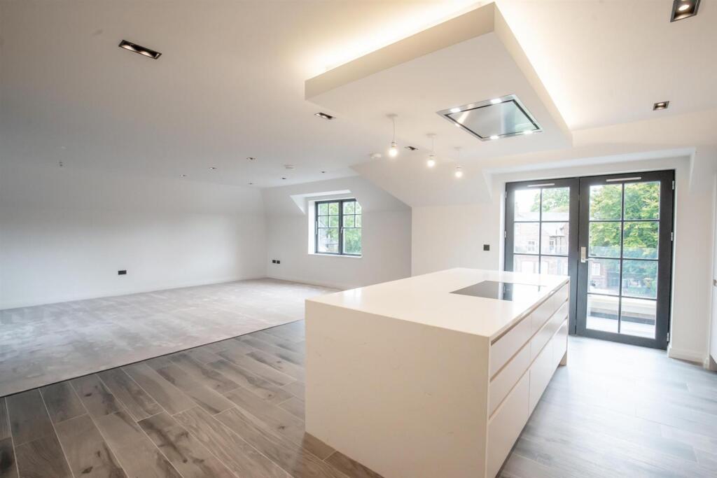 Apartment in Wilmslow, Cheshire East - View 4