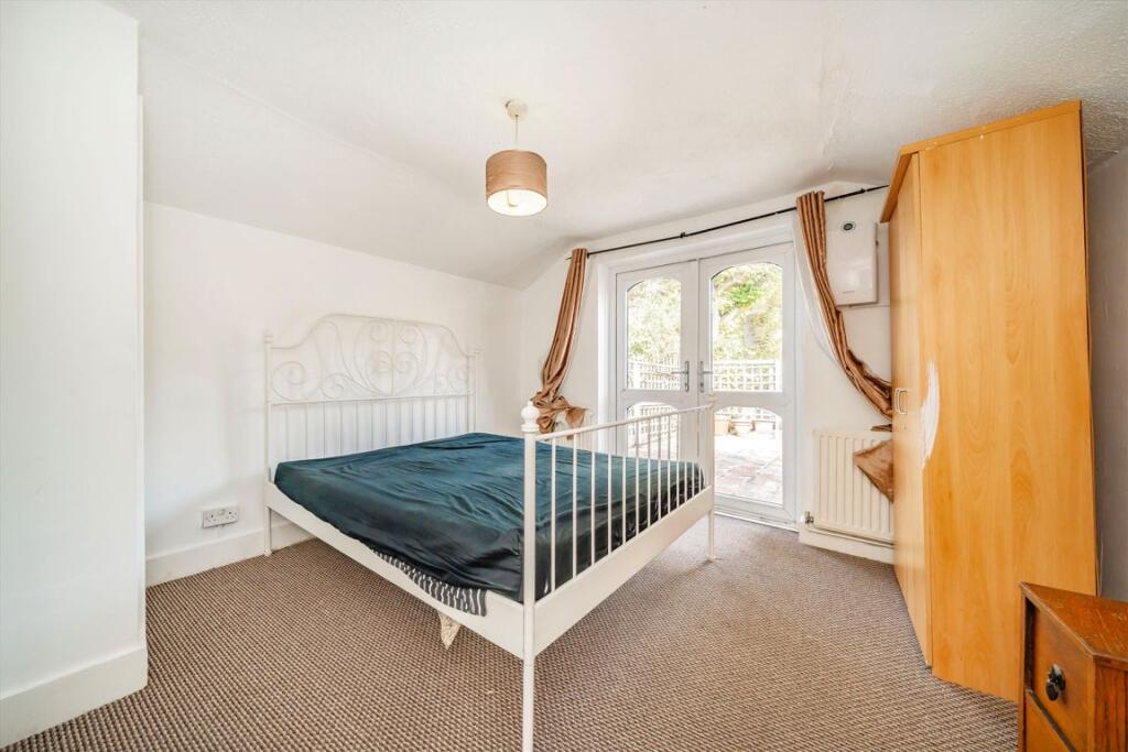 House in Twickenham - More