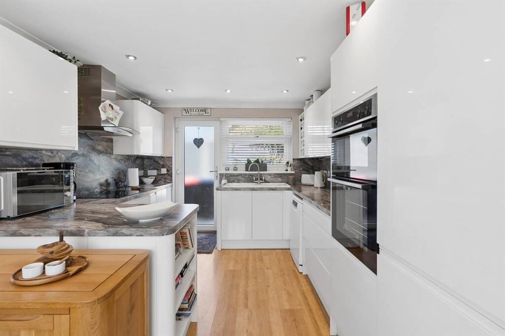 House in Herne Bay, Hunter's Forstal, Talmead - More