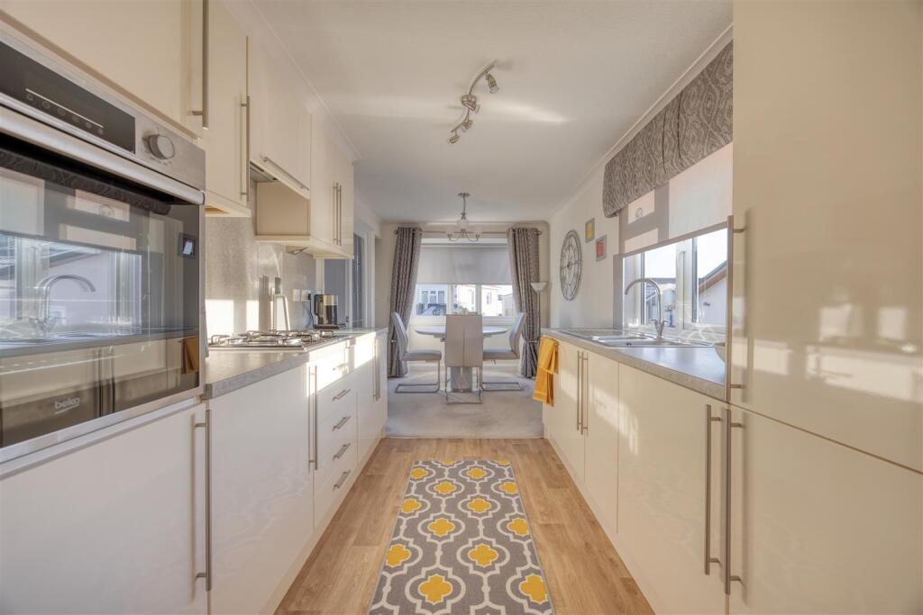 Maple Crescent, Red Deer Village Residential Park, Stepps, Glasgow – pohled 3