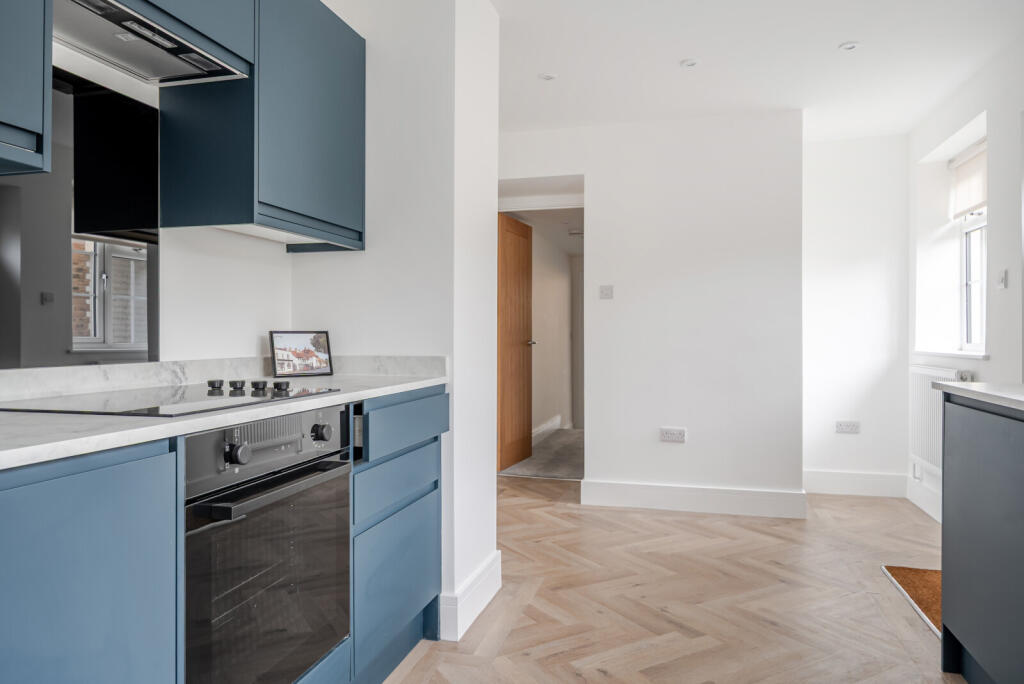 Main image of property: High Street, Thames Ditton, KT7