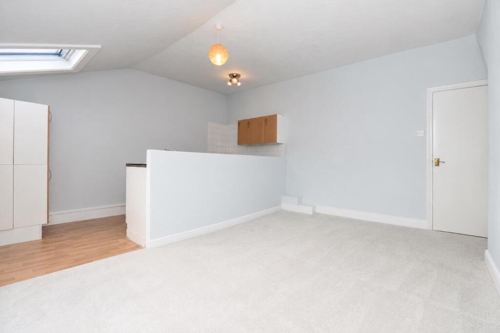 Apartment in Portsmouth, Southsea - View 4