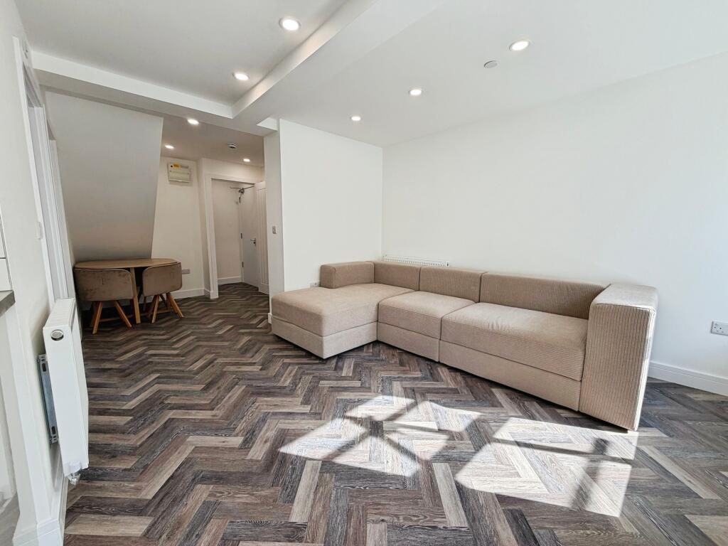 Apartment in Cardiff - View 2