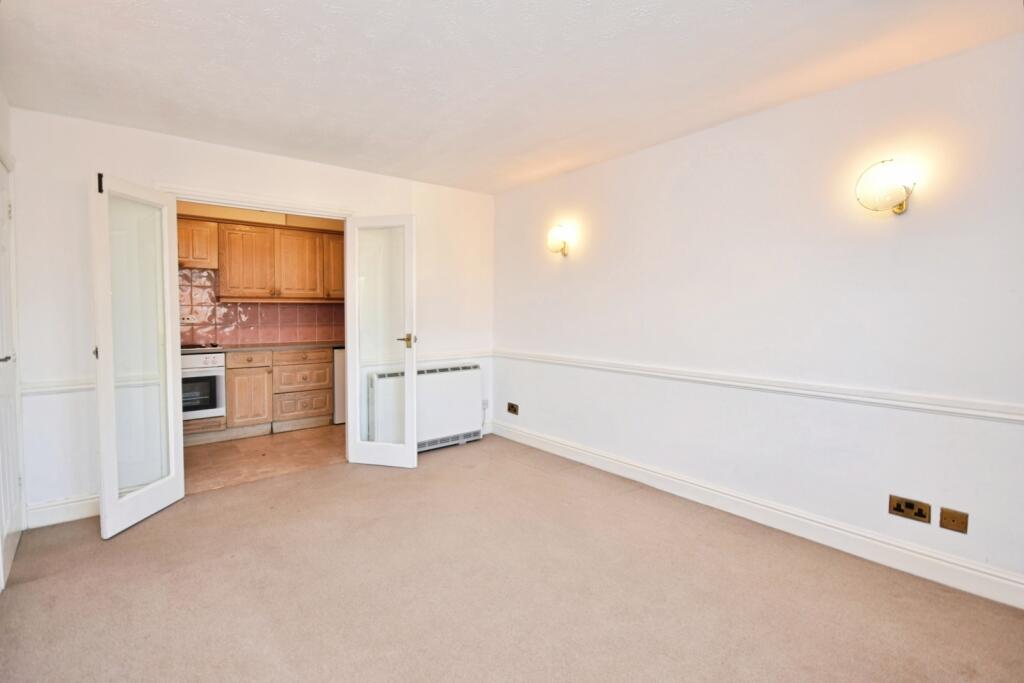 Apartment in Hemel Hempstead - View 2