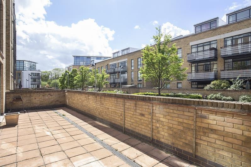 Ferry Quays, Brentford, TW8 photo 4