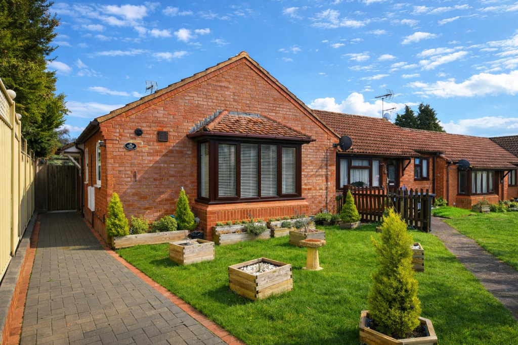 Main image of property: Cedars Way, Leighton Buzzard, LU7 2WE